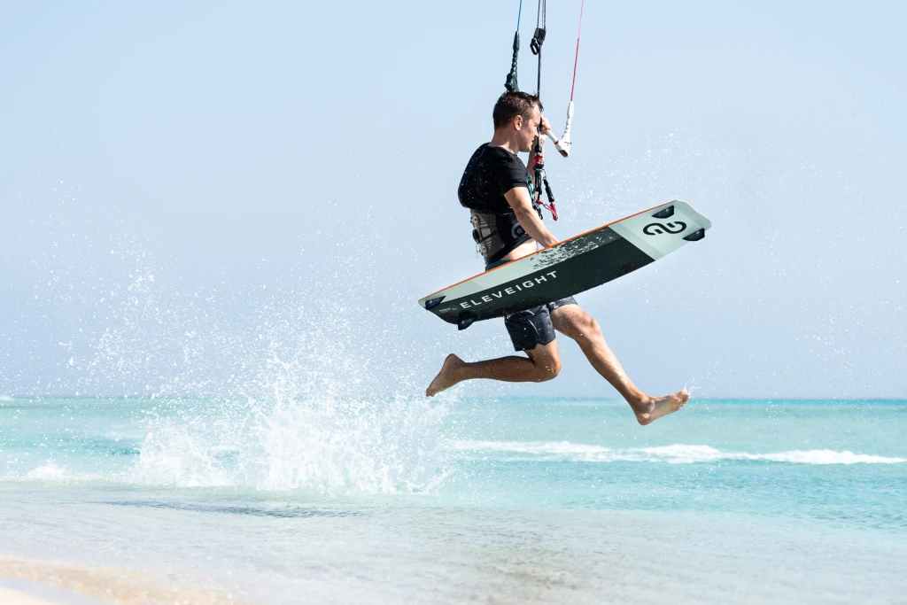 ELEVEIGHT-Kites-Processs-C-Plus-2025-2026-Twintip-Gallery-2.jpg