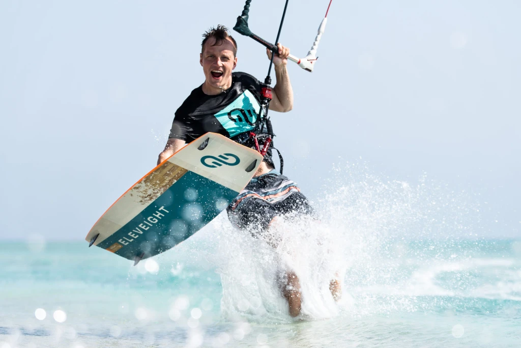 ELEVEIGHT-Kites-Processs-2025-2026-Twintip-Gallery-2-1.jpg