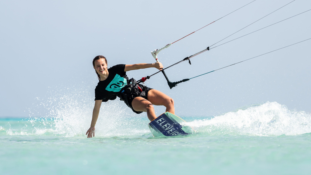 ELEVEIGHT-Kites-Master-C-Plus-2025-2026-Twintip-Gallery-5.jpg ELEVEIGHT-Kites-Master-C-Plus-2025-2026-Twintip-Gallery-5.jpg