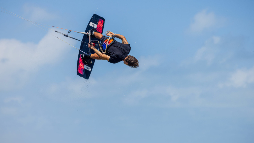 Eleveight-Kites-Commander-V5-2024-2025-Arthur-Guillebert-Bra.jpg Eleveight-Kites-Commander-V5-2024-2025-Arthur-Guillebert-Bra.jpg